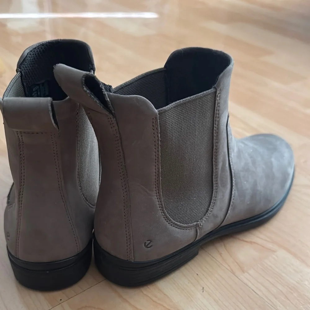 Ecco Women  Dark Grey Chelsea Boots - Picture 3 of 4